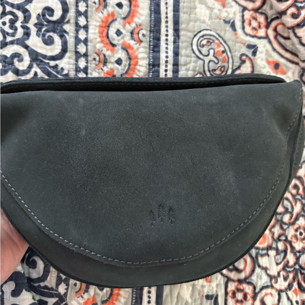Portland Leather Medium Koala Sling Bag in Peppercorn